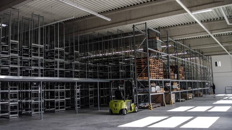 Les bénéfices d&rsquo;un sol autolissant pour un bâtiment industriel